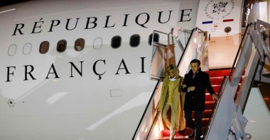 French President Emmanuel Macron and his wife Brigitte Macron disembark from their plane upon arrival at Joint Base Andrews in Maryland on Nov. 29, 2022. (AFP Photo)