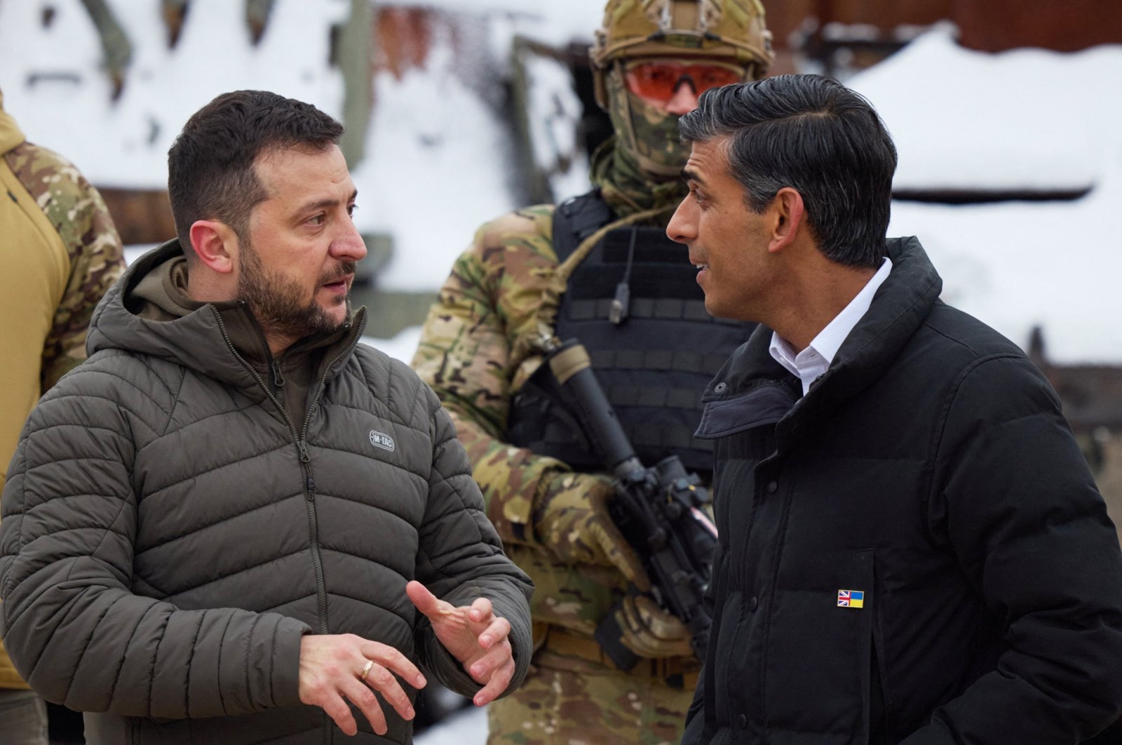 Ukrainian President Volodymyr Zelenskyy (L) and British Prime Minister Rishi Sunak (R) visit the exhibition of destroyed Russian military vehicles in Kyiv, Ukraine, Nov.19, 2022. (AFP Photo)