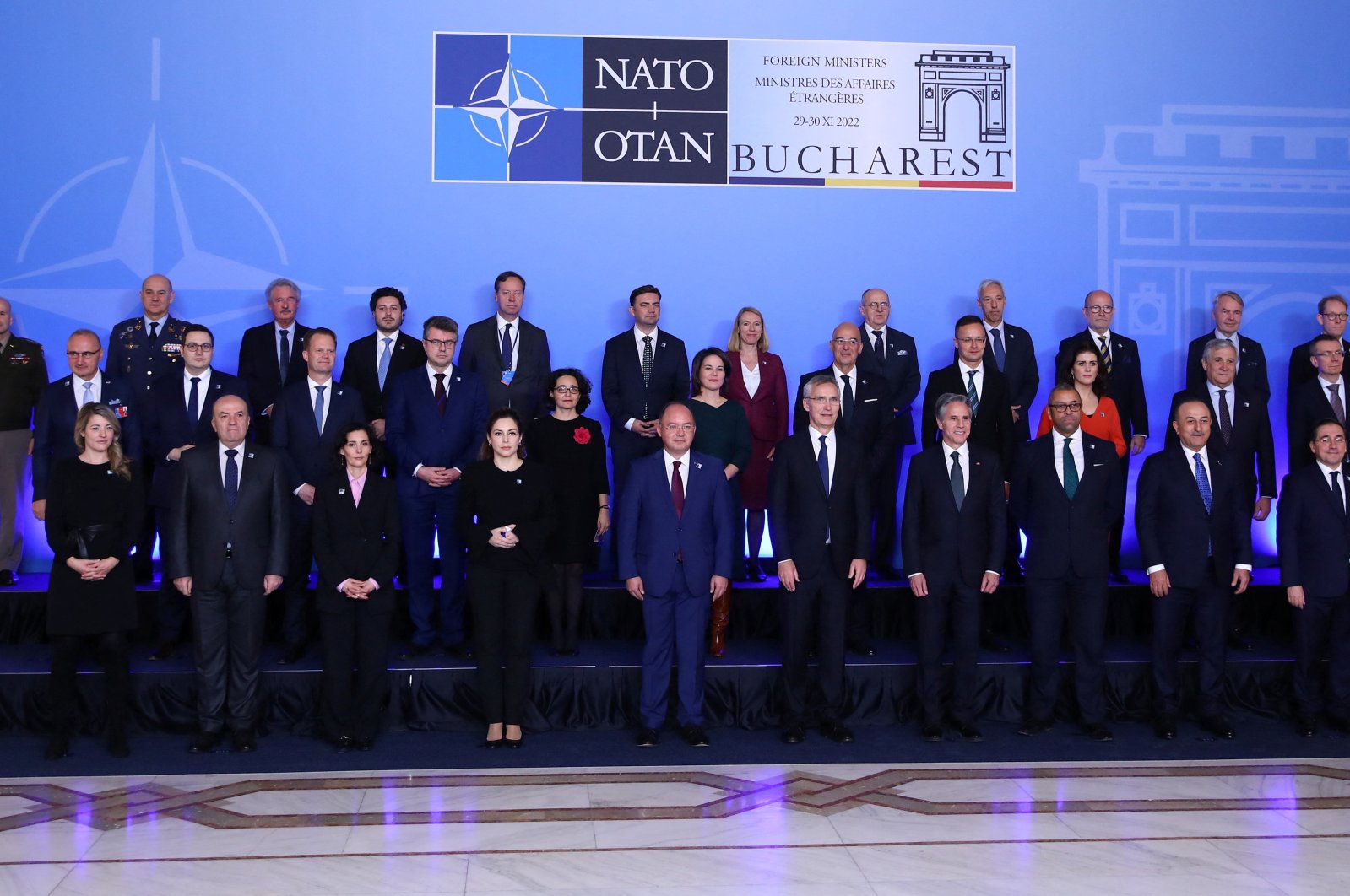 NATO Secretary-General Jens Stoltenberg poses with the foreign ministers of NATO countries during the family photo at their meeting in Bucharest, Romania, Nov. 29, 2022. (REUTERS Photo)