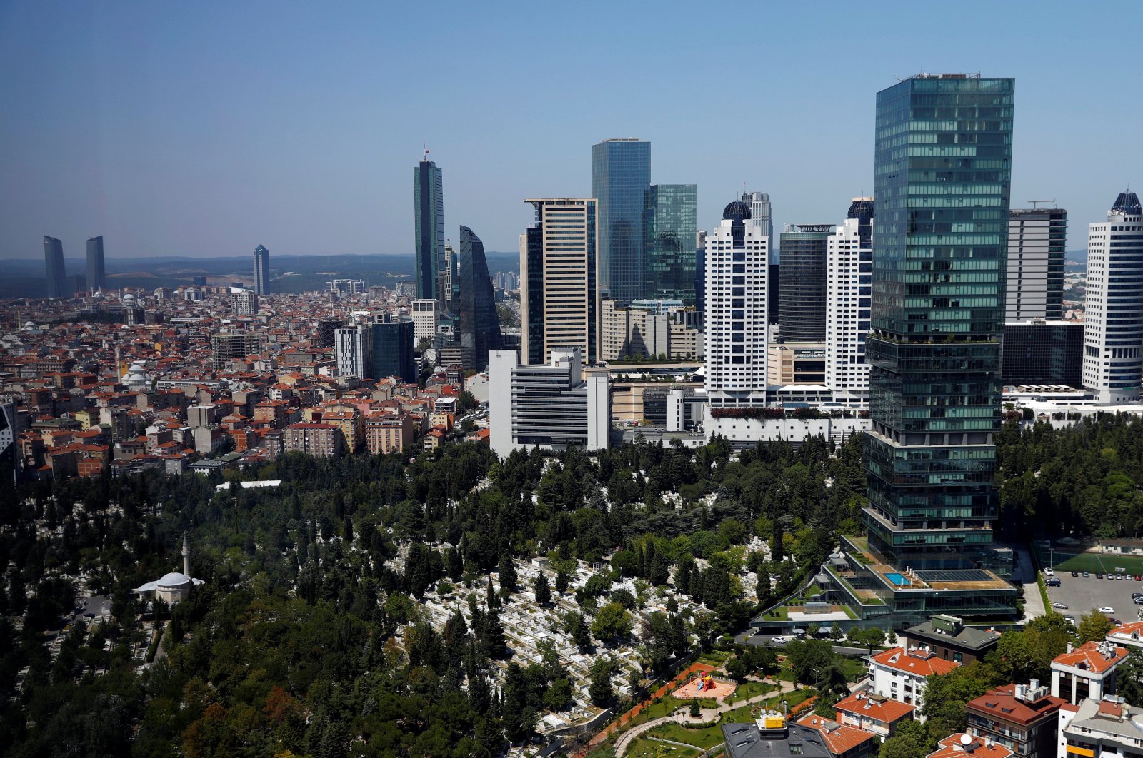 Skyscrapers of banks&#039; headquarters and popular shopping malls are pictured next to residential apartment blocks in Istanbul, Türkiye, July 31, 2019. (Reuters Photo)