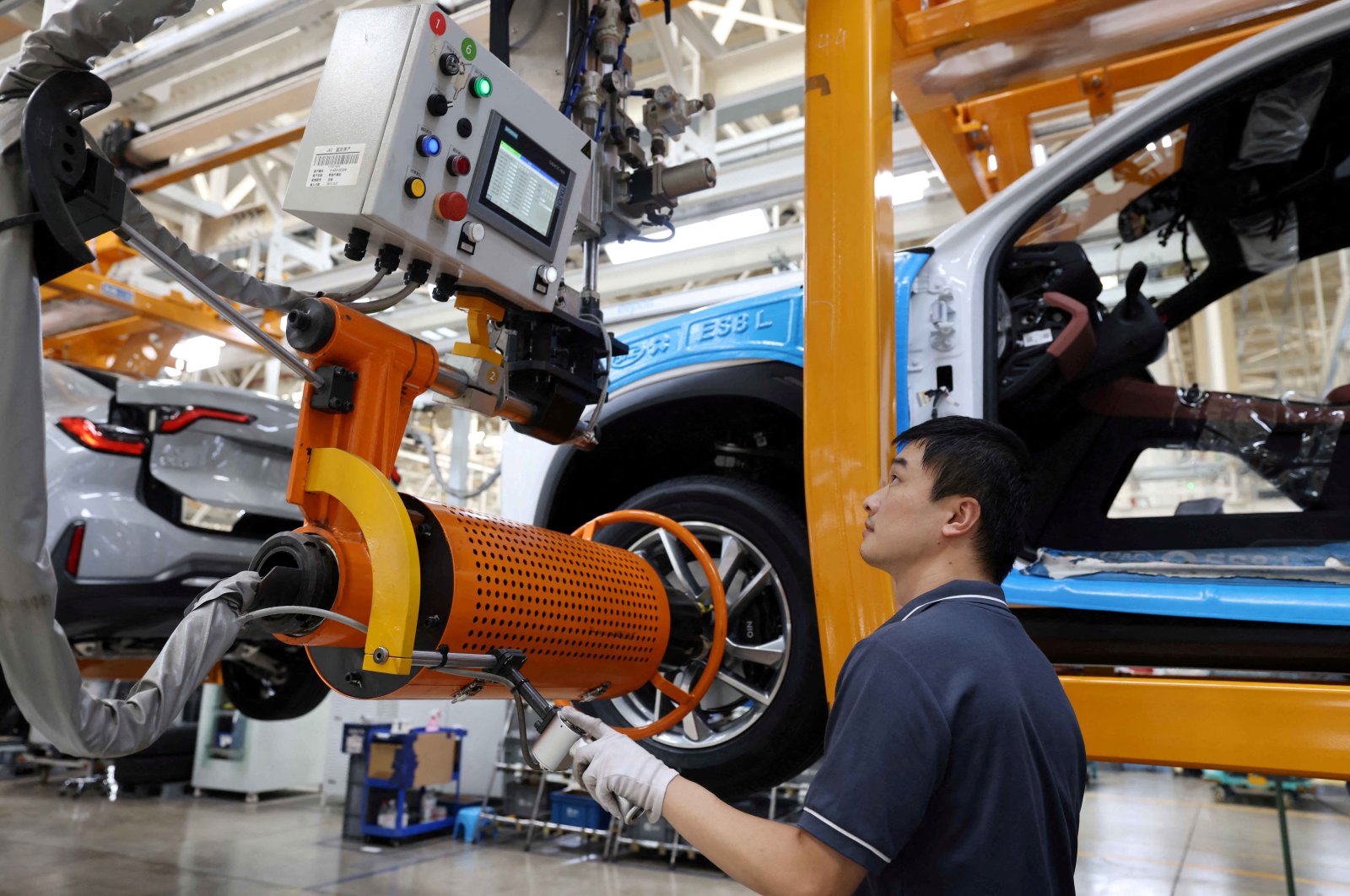 An employee works on the production line of Nio electric vehicles at a JAC-NIO manufacturing plant in Hefei, Anhui province, China, Aug. 28, 2022. (Reuters Photo)