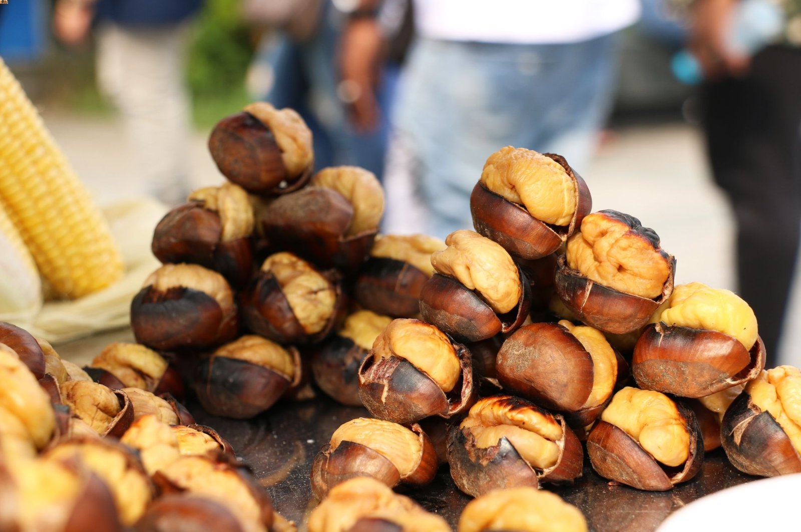 Roasted chestnuts are a staple of winter in Türkiye. (Shutterstock Photo)