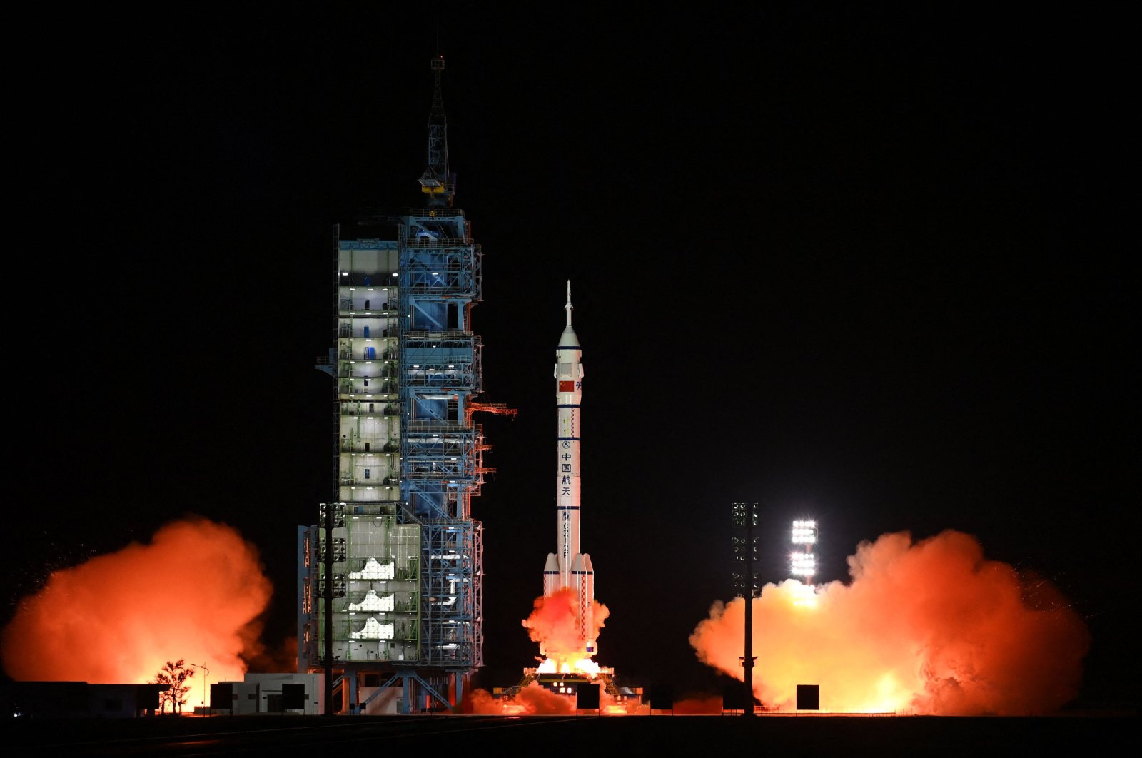 A Long March-2F carrier rocket, carrying the Shenzhou-15 spacecraft with three astronauts, lifts off from the Jiuquan Satellite Launch Center in Gansu Province, China, Nov. 29, 2022. (AFP Photo)