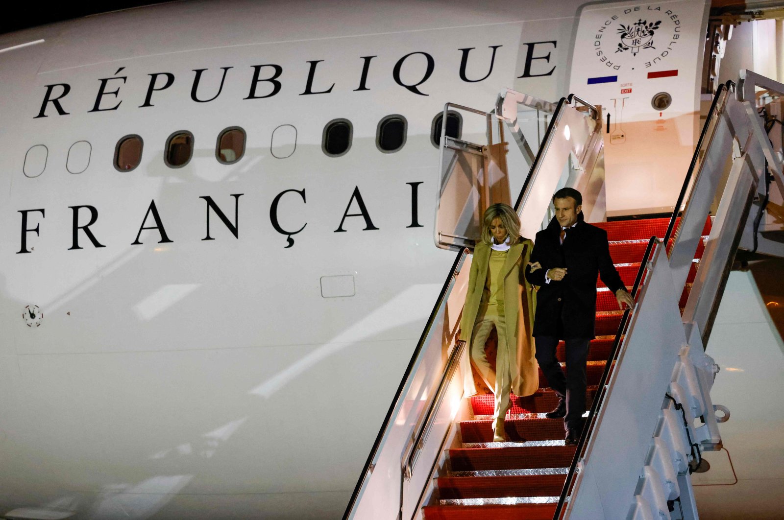 French President Emmanuel Macron and his wife Brigitte Macron disembark from their plane upon arrival at Joint Base Andrews in Maryland on Nov. 29, 2022. (AFP Photo)