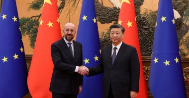 European Council President Charles Michel (L) attends a meeting with Chinese President Xi Jinping (R) at the Great Hall of the People in Beijing, China, Dec. 1, 2022. (Reuters Photo)