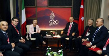 President Recep Tayyip Erdoğan and Prime Minister of Italia Giorgia Meloni (C, L) posing with their delegations prior to their meeting as part of the G-20 leaders' summit in Indonesia, Nov. 15, 2022. (AFP Photo)