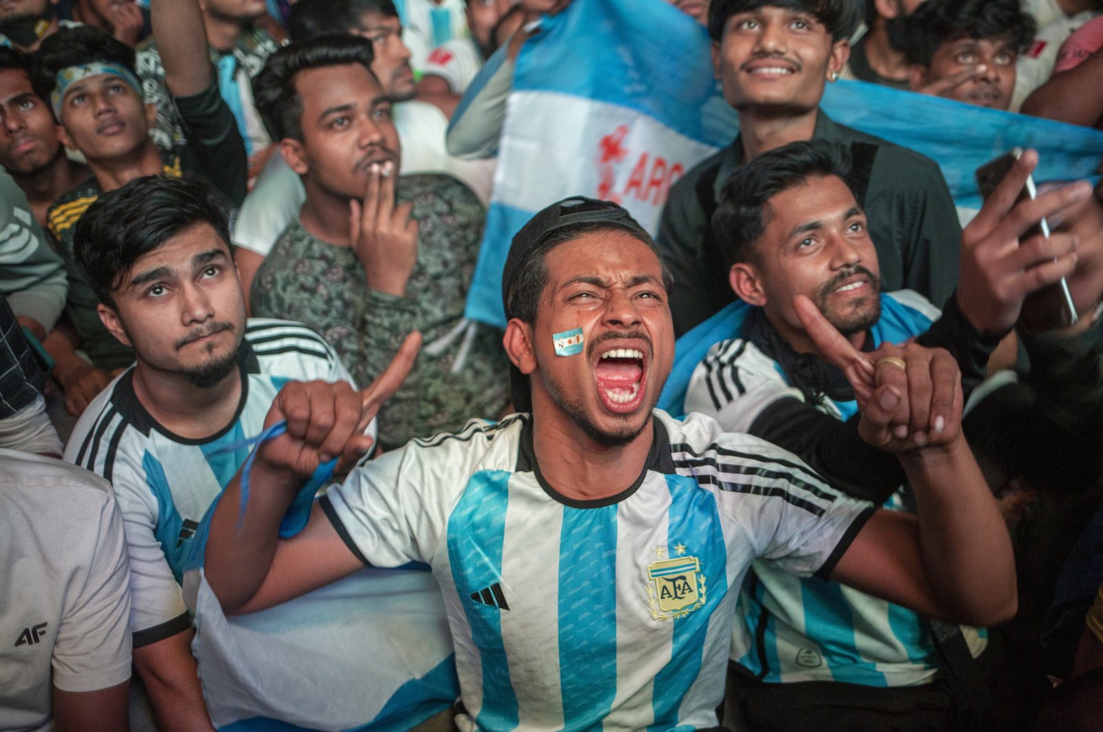 Sorakan keras dari Bangladesh Dhaka saat Argentina membanting Polandia