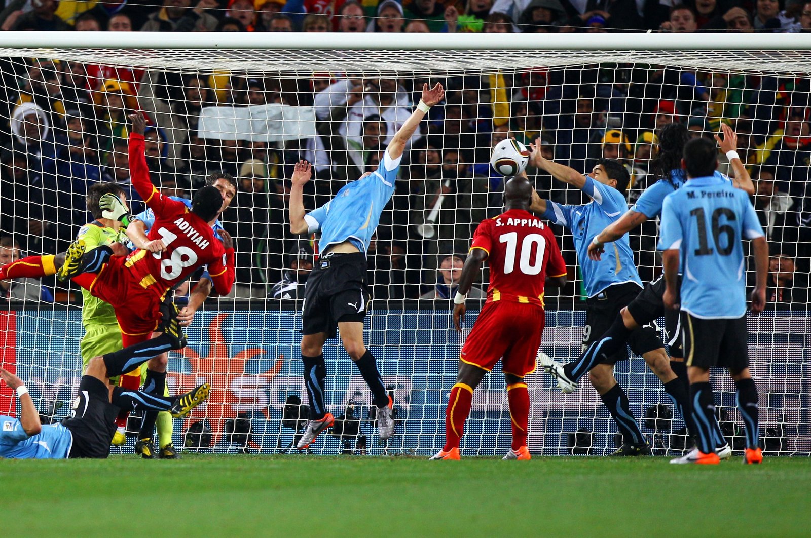 Uruguay&#039;s Luis Suarez handles the ball on the goal line, for which he is sent off, during the 2010 FIFA World Cup South Africa quarterfinal match between Uruguay and Ghana at the Soccer City stadium, Johannesburg, South Africa, July 2, 2010. (Getty Images Photo)