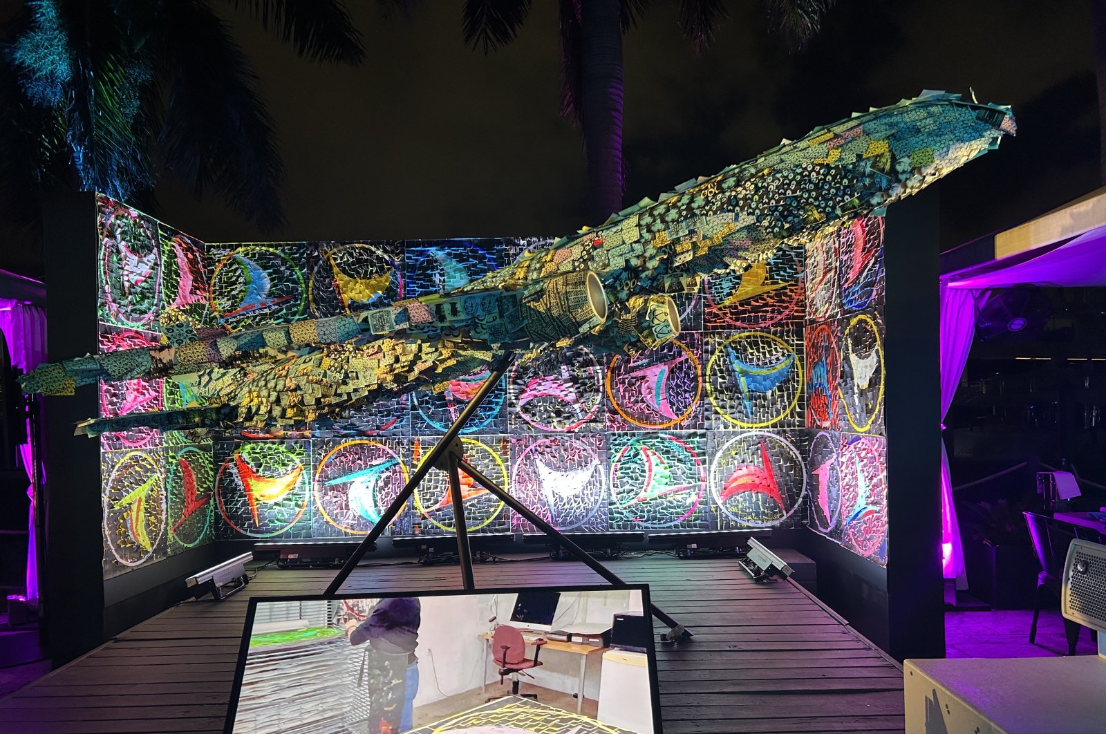 Pesawat seni THY terbuat dari post-it yang dipajang di Miami