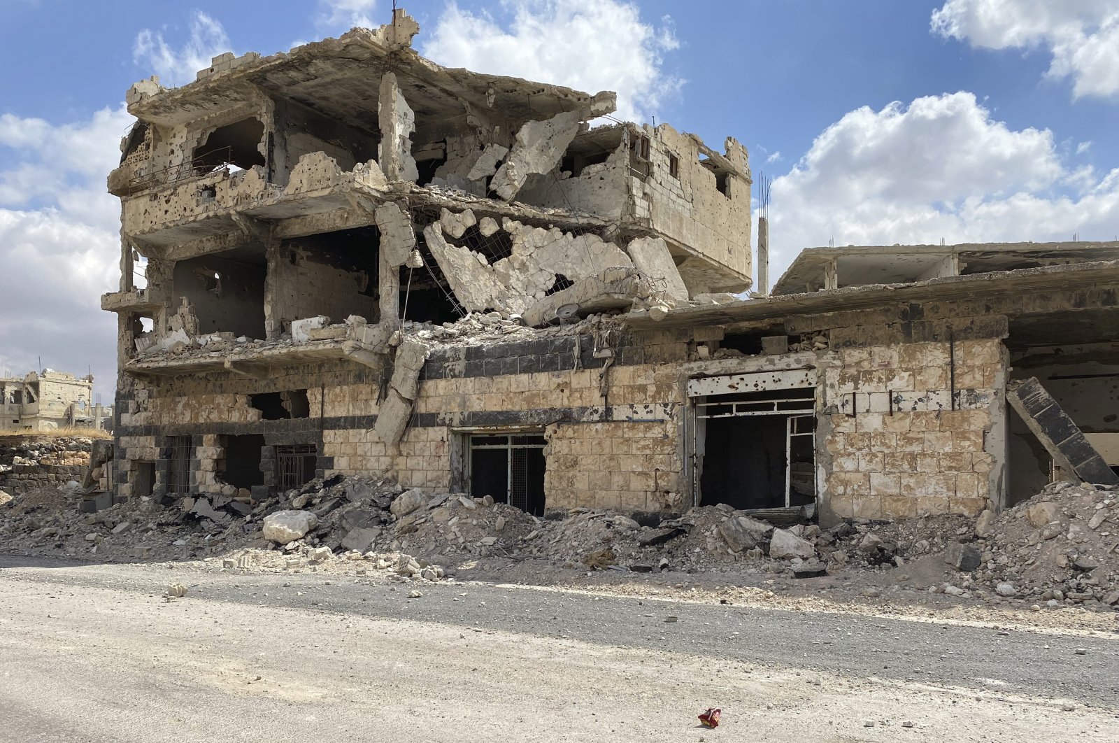 A building damaged by Syrian regime forces following clashes with opposition fighters is seen in the southern city of Daraa, Syria, Sept 12, 2021. (AP File Photo)