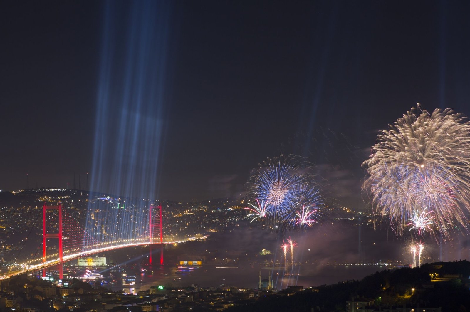 Fireworks go off near the 15 July Martyrs Bridge on the Bosporus, in Istanbul, Türkiye. (Shutterstock Photo)