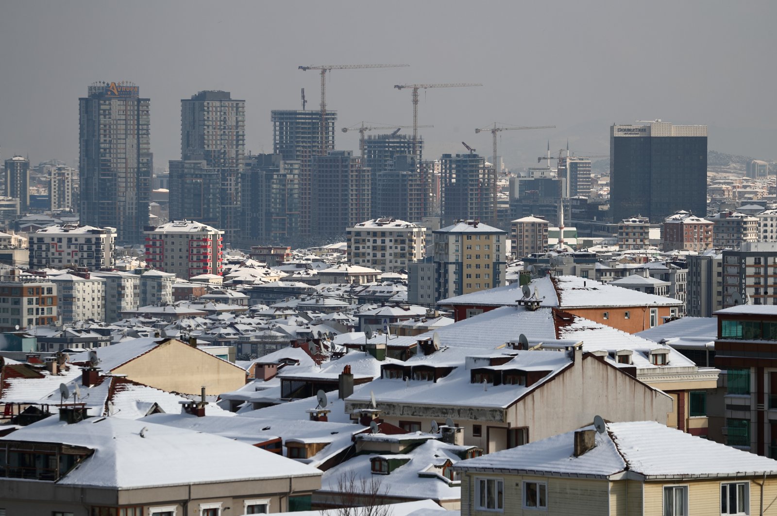New residential buildings under construction are seen in Ümraniye district in Istanbul, Türkiye, Jan. 18, 2021. (Reuters Photo)