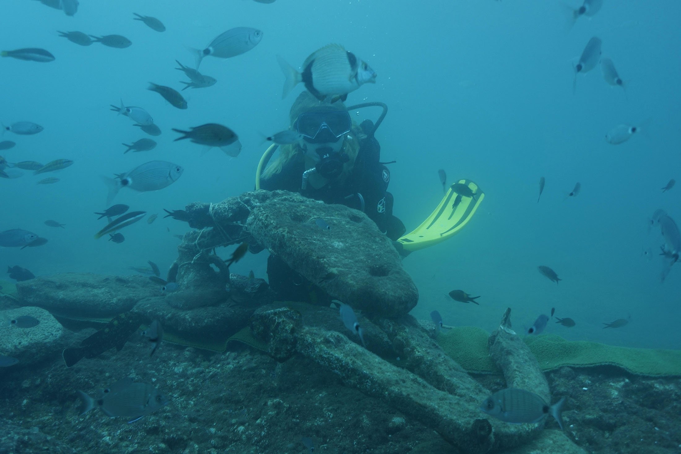 Penyelam menjelajahi Side Underwater Museum, di Manavgat, Antalya, Türkiye, 2 November 2015. (Foto AA)