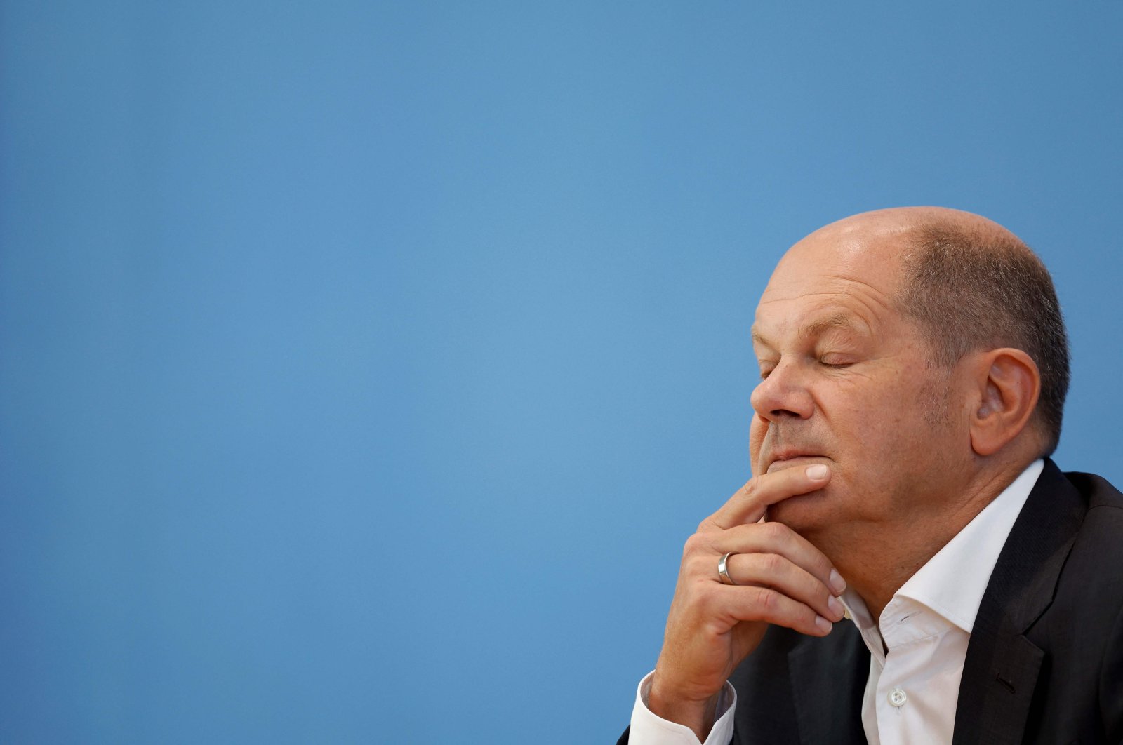 German Chancellor Olaf Scholz briefly closes his eyes as he addresses a press conference on current domestic and foreign policy issues, Berlin, Germany, Aug. 11, 2022  (AFP File Photo)