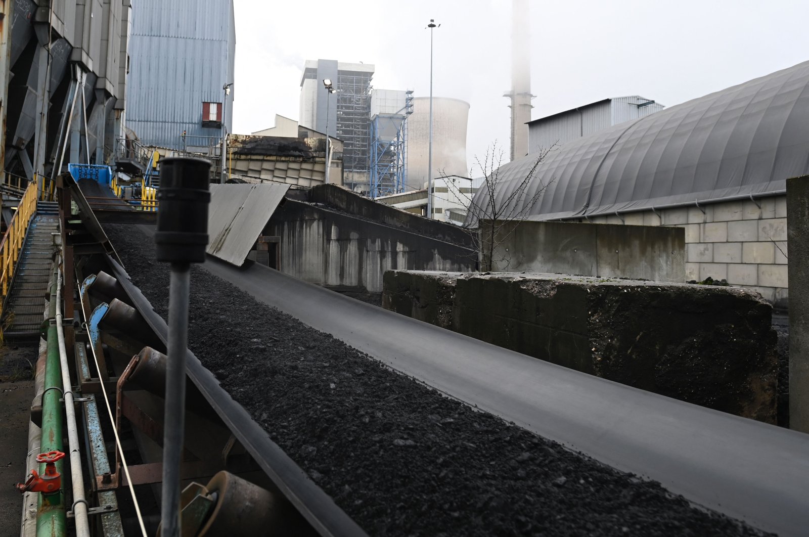 Coal is seen on a conveyor belt in the Emile Huchet GazelEnergie coal power plant, in Carling, eastern France, Nov. 29, 2022. (AFP Photo)