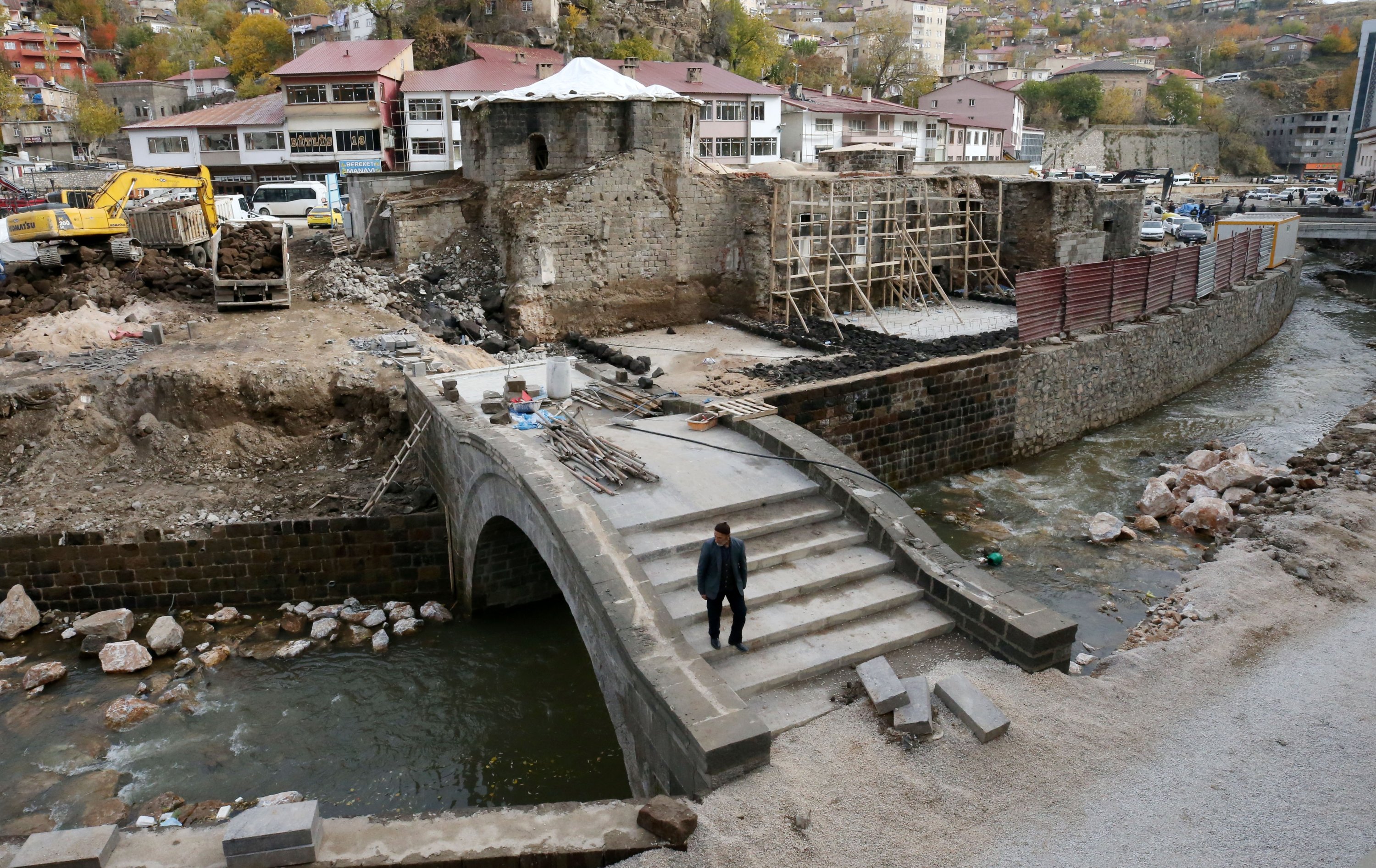 Pemulihan jembatan bersejarah berlanjut di Bitlis, Türkiye, 4 Desember 2022. (Foto AA)