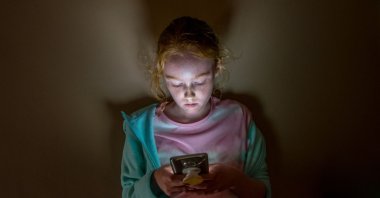 Families with poor communication skills leave children more exposed to more cyberbullying. (Getty Images Photo)