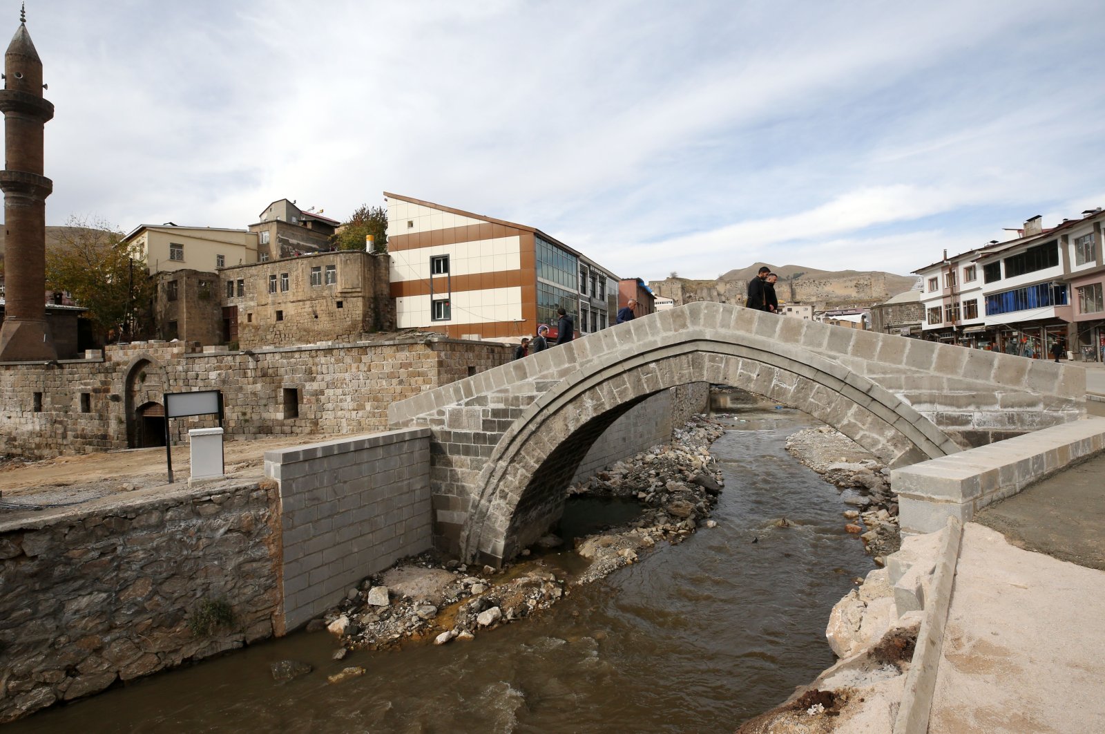 Restoration of historical bridges continues in Bitlis, Türkiye, Dec. 4, 2022. (AA Photo)