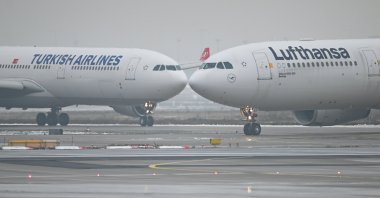 Airbus planes of Turkish Airlines and Lufthansa meet on the runway of Frankfurt Airport, Germany, Dec. 1, 2020. (dpa Photo)