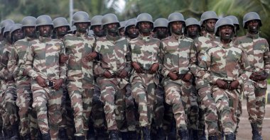  Somali military officers march in a parade during celebrations to mark the 62nd anniversary of the Somali National Armed Forces in Mogadishu, Somalia April 12, 2022. (Reuters File Photo)
