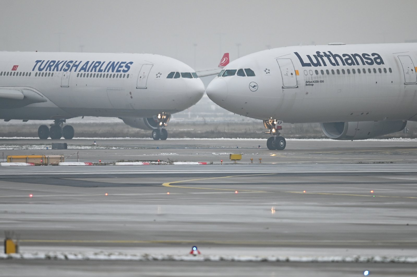 Airbus planes of Turkish Airlines and Lufthansa meet on the runway of Frankfurt Airport, Germany, Dec. 1, 2020. (dpa Photo)