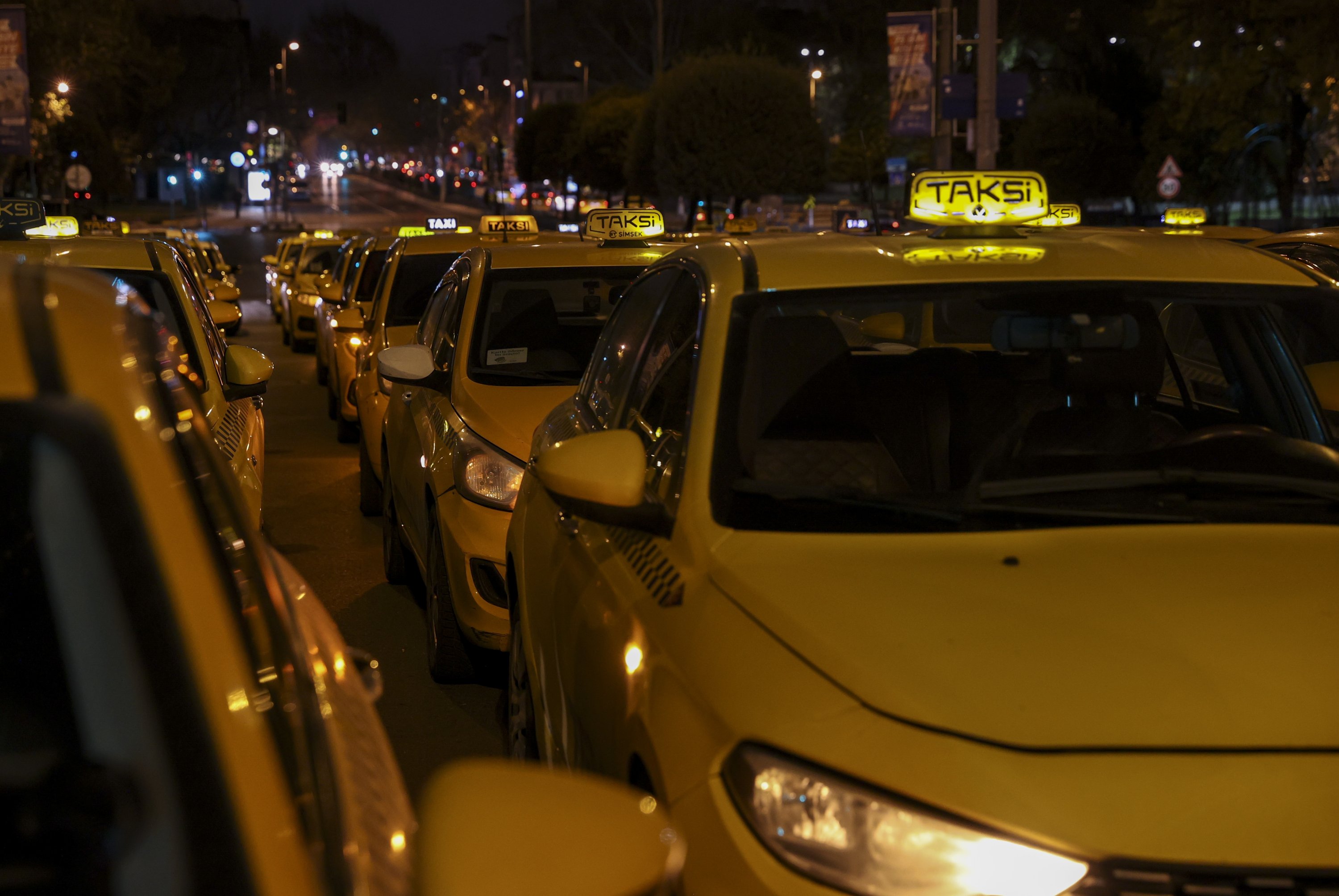 Istanbul fines thousands of unruly taxi drivers