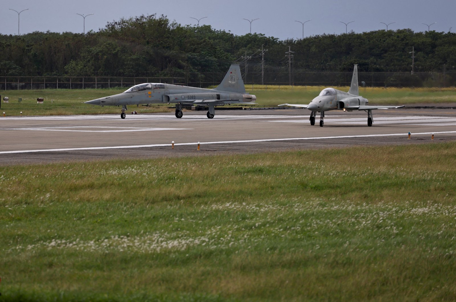 Two F-5 fighter jets are seen during practice at Chihhang Air Base in Taitung, Taiwan, Nov. 16, 2022. (Reuters Photo)