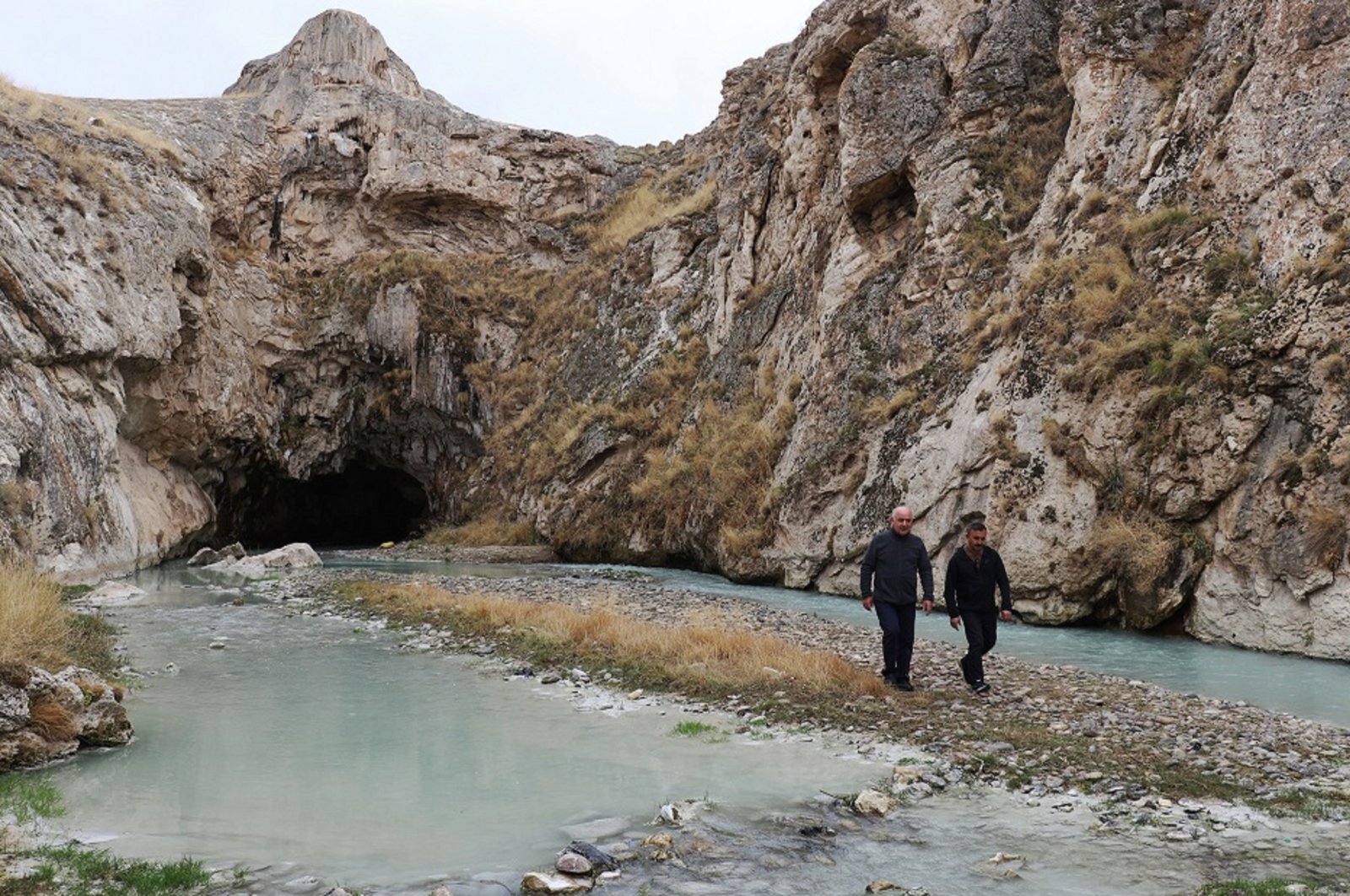 The research team formed through the cooperation of Ağrı Ibrahim Çeçen University (AIÇU) and Istanbul Technical University (ITU) starts to work in the area where Noah&#039;s Ark&#039;s remnants are believed to located, Ağrı, Türkiye, Nov. 21, 2022. (IHA Photo)