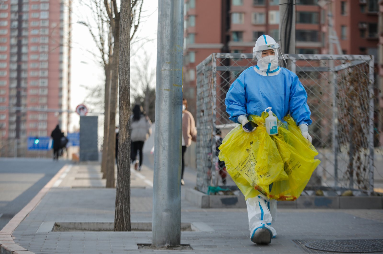 A volunteer health worker walks on the street in Beijing, China, Dec. 7, 2022. (EPA Photo)
