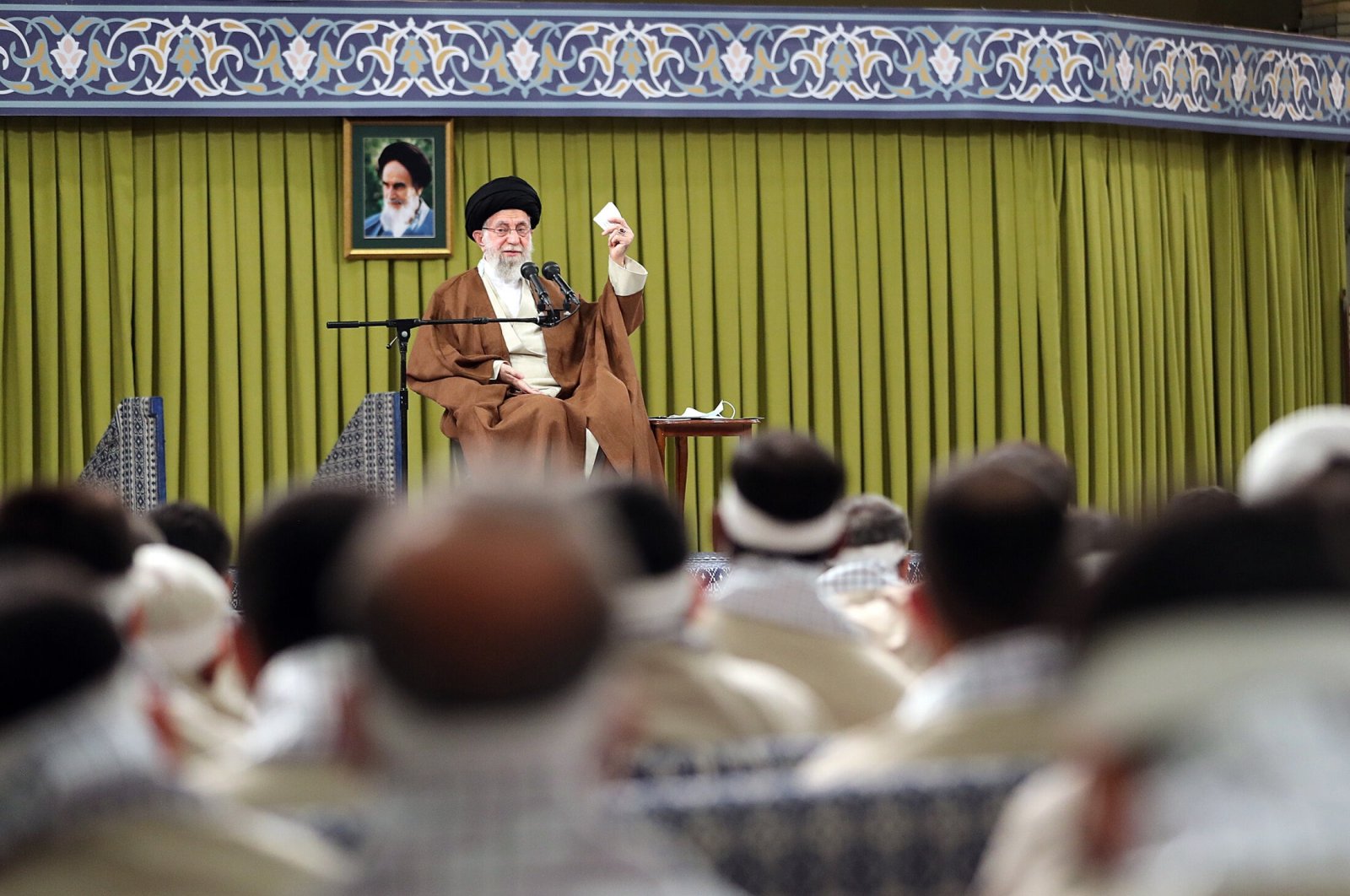 Adik Khamenei mengecam pemerintah Iran dalam surat publik
