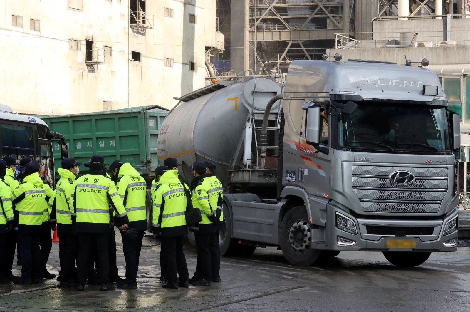 Korea Selatan memerintahkan pengemudi truk baja dan petrokimia untuk kembali bekerja