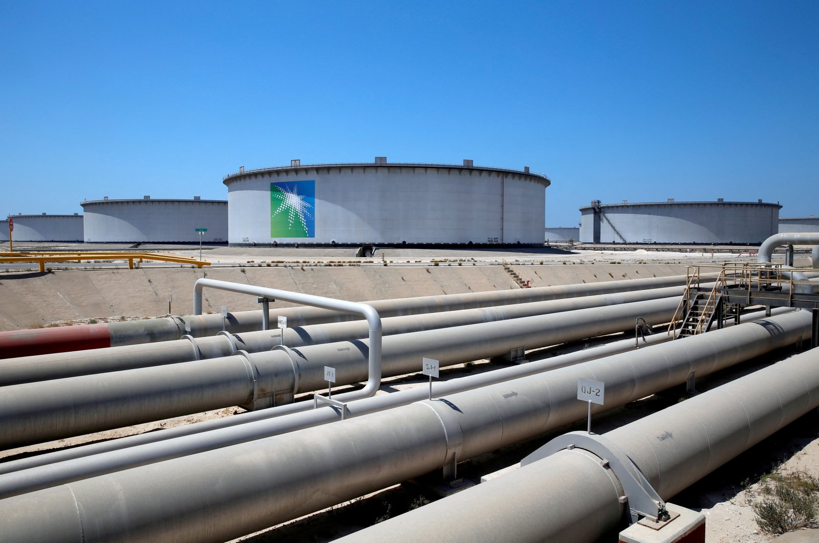 General view of tanks and an oil pipe at a Saudi Aramco oil refinery and oil terminal, Ras Tanura, Saudi Arabia, May 21, 2018. (Reuters Photo)