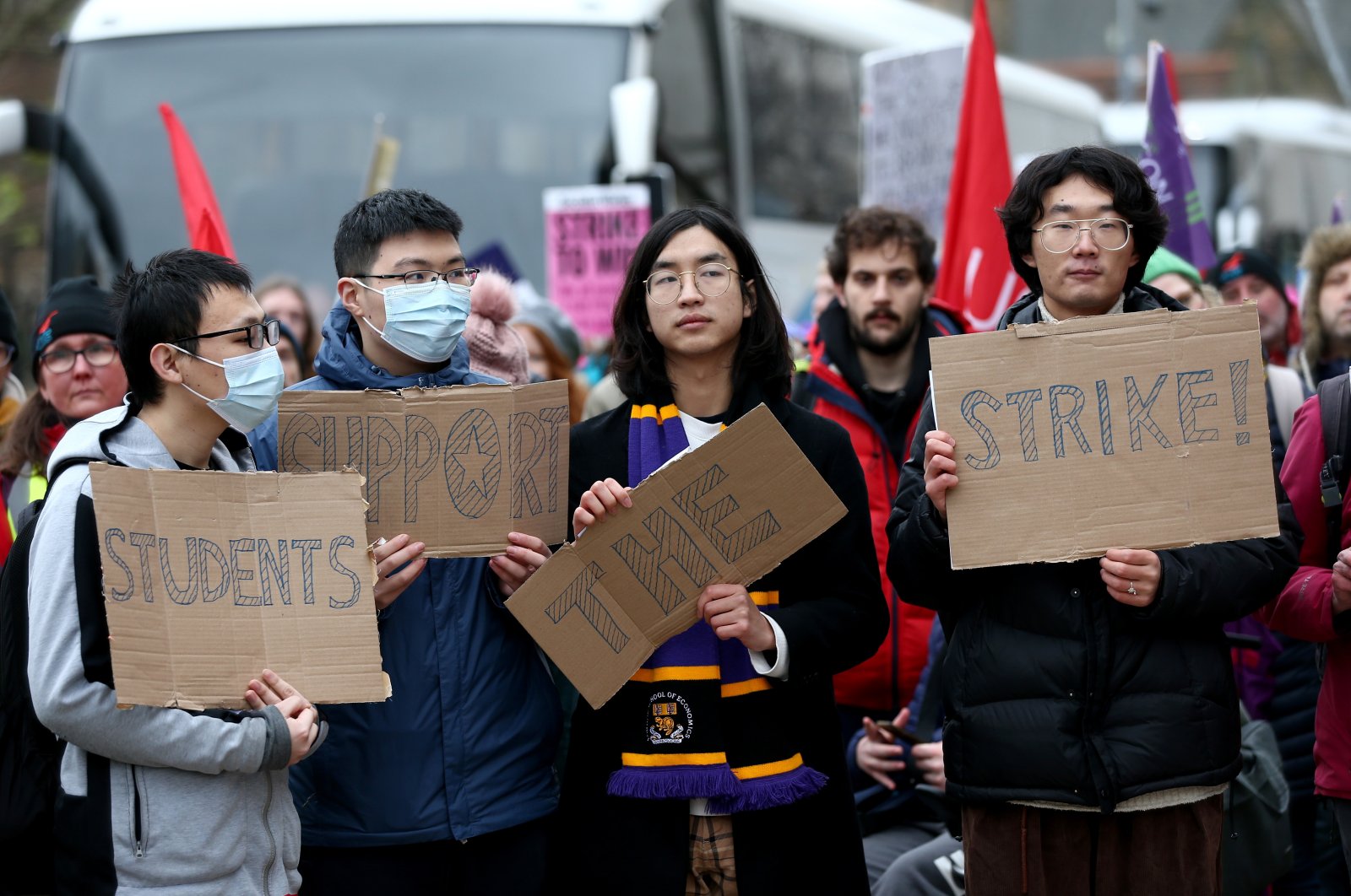 University and College Union (UCU) members take part in a "march for higher education" in Leeds, U.K., Nov. 30, 2022. (EPA Photo)