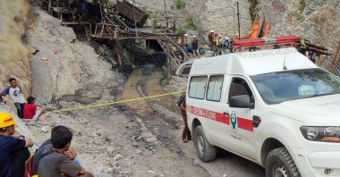 Surviving miners look on as rescue teams evacuate dead and injured victims of a coal mine explosion in Sawahlunto, Indonesia, Dec. 9, 2022. (AFP Photo)