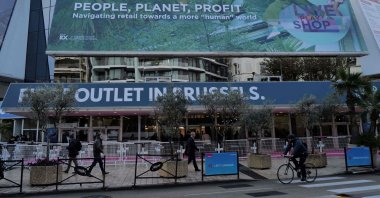 People visit the international retail property market fair MAPIC in Cannes, southeastern France, Nov. 29, 2022. (AFP Photo)
