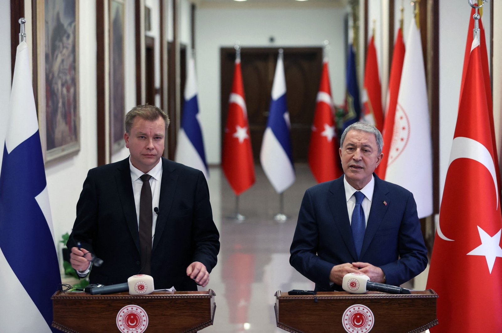 Turkish Defense Minister Hulusi Akar (R) and his Finnish counterpart Antti Kaikkonen (L) holding a joint press conference in the capital Ankara, Türkiye, Dec. 9, 2022. (AFP Photo)