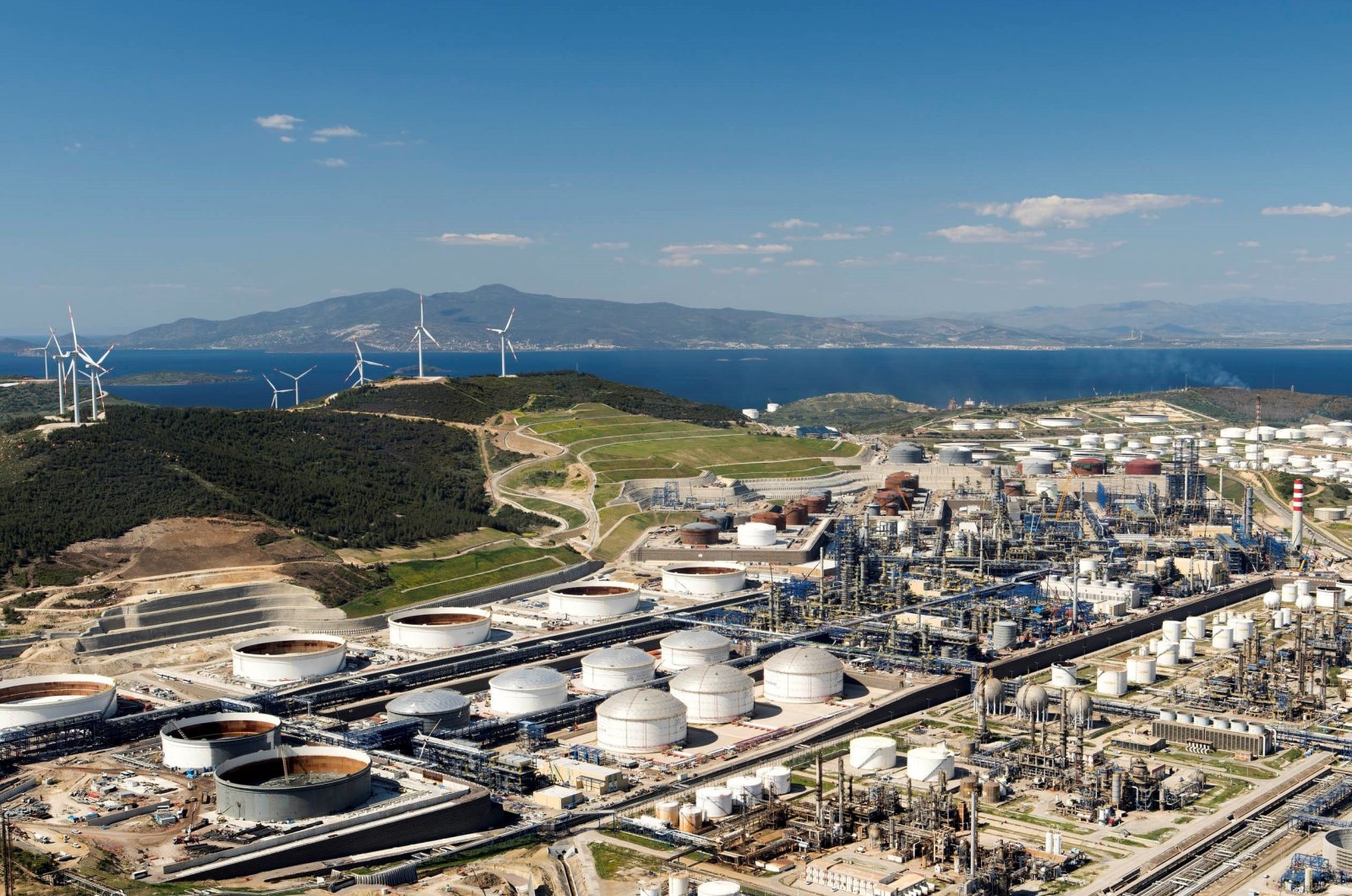 SOCAR Azerbaijan menghentikan pasokan minyak Rusia ke kilang Turki