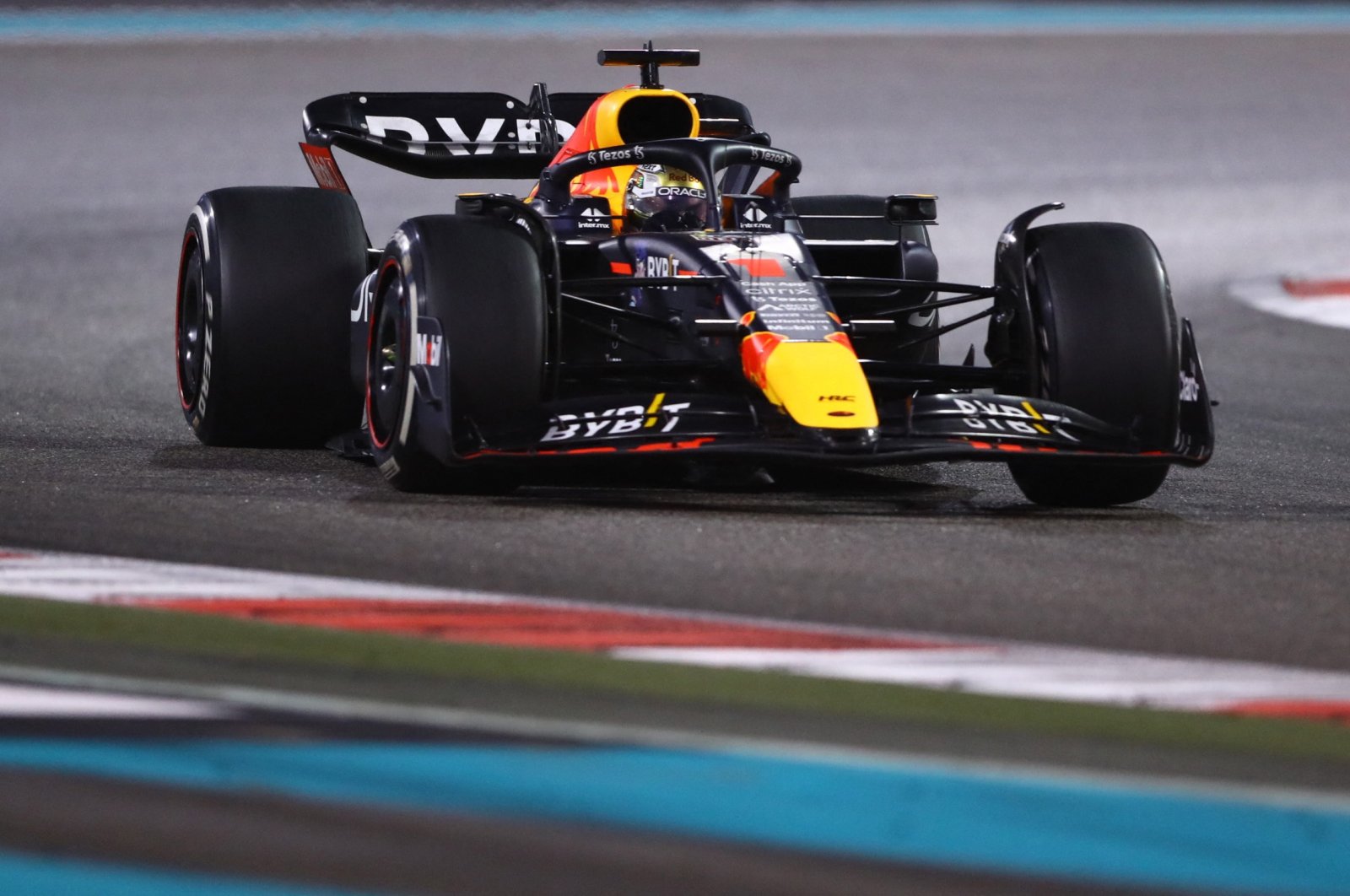 Red Bull&#039;s Max Verstappen in action during the Abu Dhabi Grand Prix race at the Yas Marina Circuit, Abu Dhabi, UAE, Nov. 20, 2022. (Reuters Photo)