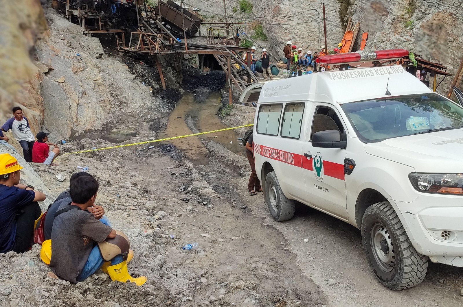 Ledakan di tambang batu bara Indonesia menewaskan 9 pekerja