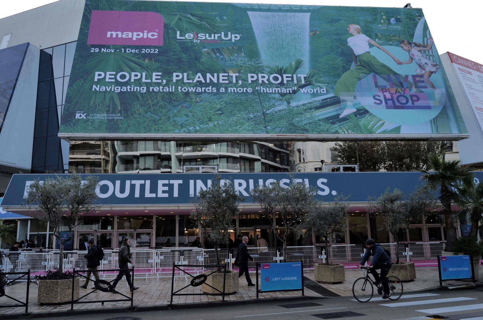 People visit the international retail property market fair MAPIC in Cannes, southeastern France, Nov. 29, 2022. (AFP Photo)