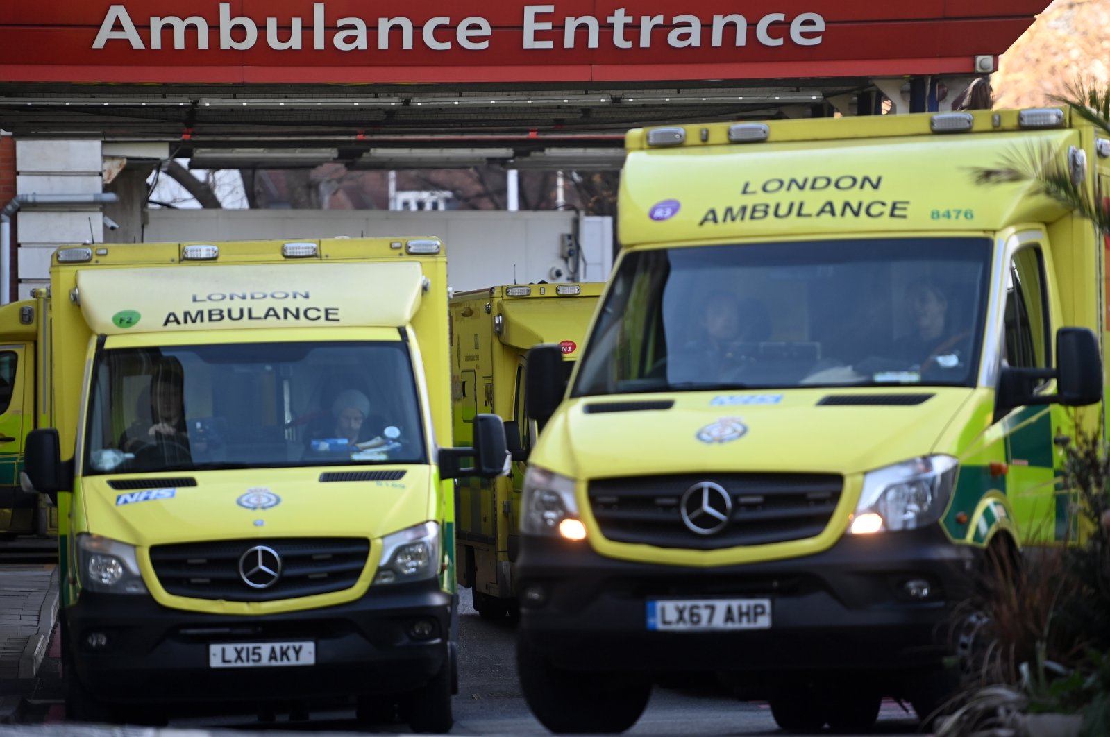 NHS ambulances and staff outside a hospital in London, Britain, Dec. 7, 2022. (EPA Photo)