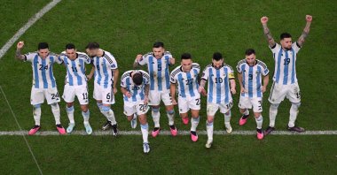 Argentian players react during the penalty shoot-out in the Qatar 2022 World Cup quarter-final football match between The Netherlands and Argentina at Lusail Stadium, north of Doha on December 9, 2022. (AFP Photo)