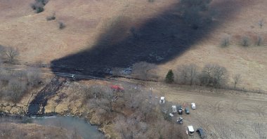 Emergency crews work to clean up the largest U.S. crude oil spill in nearly a decade, following the leak at the Keystone pipeline operated by TC Energy in rural Washington County, Kansas, U.S., Dec. 9, 2022. (Reuters Photo)