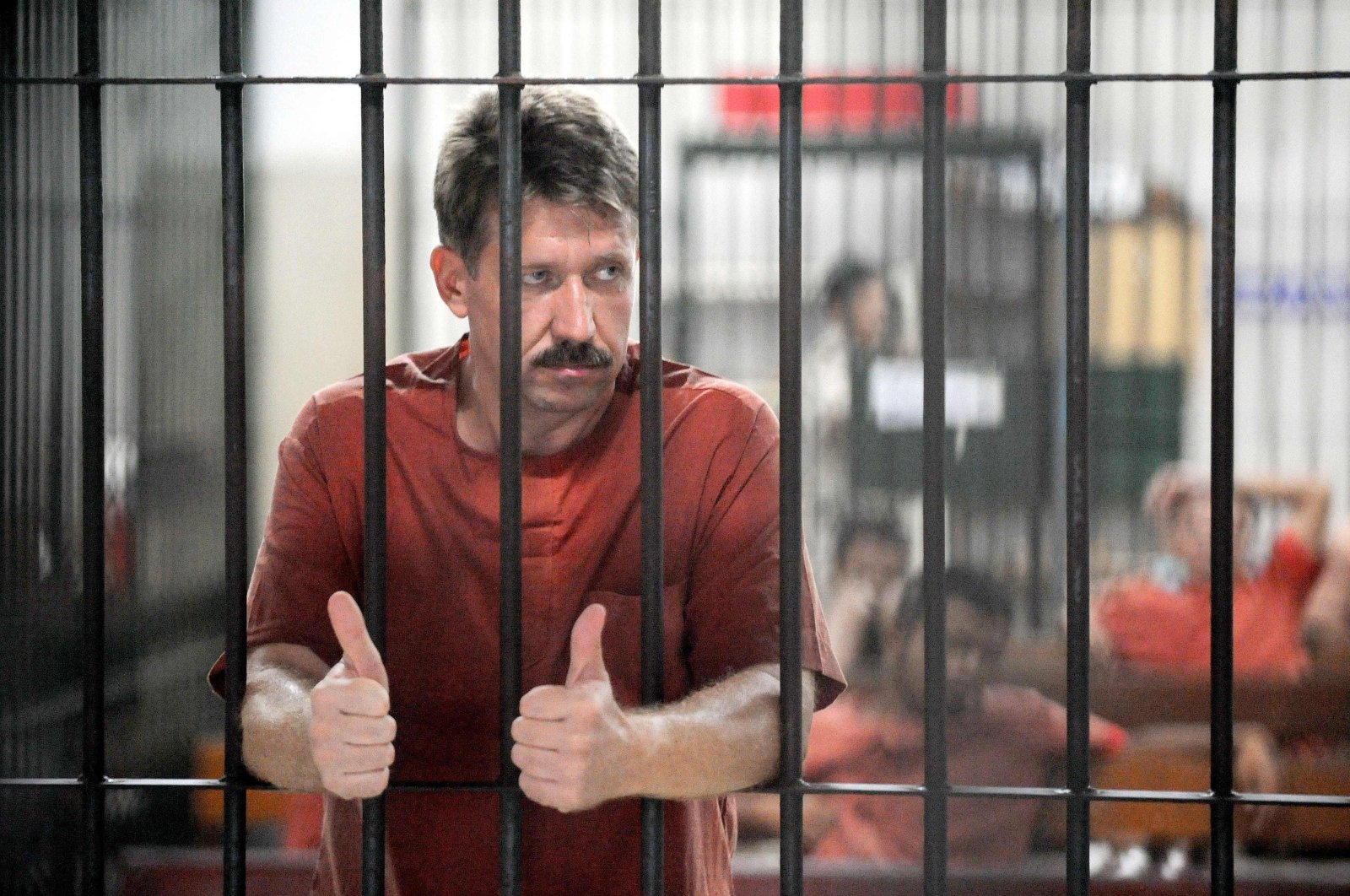 Russian arms dealer Viktor Bout stands behind bars ahead of a court hearing at the Criminal Court in Bangkok, Thailand, March 6, 2009. (AFP Photo)