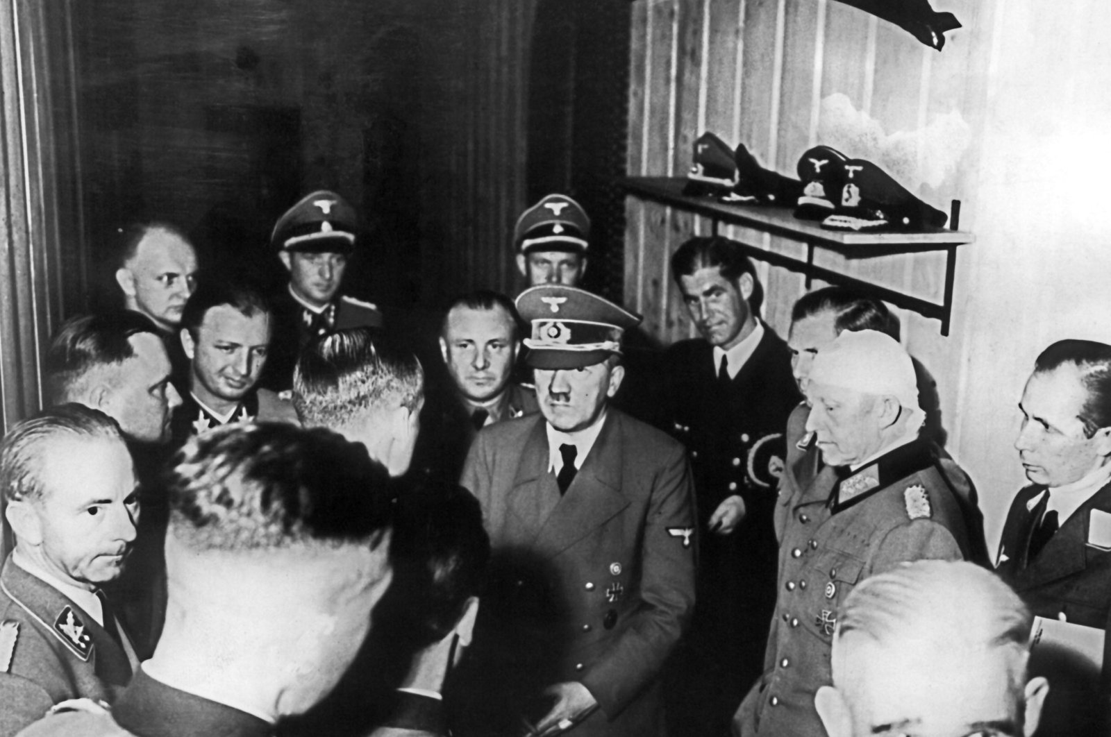 Pameran Berlin mempertanyakan ‘Bagaimana jika Hitler dibunuh?’