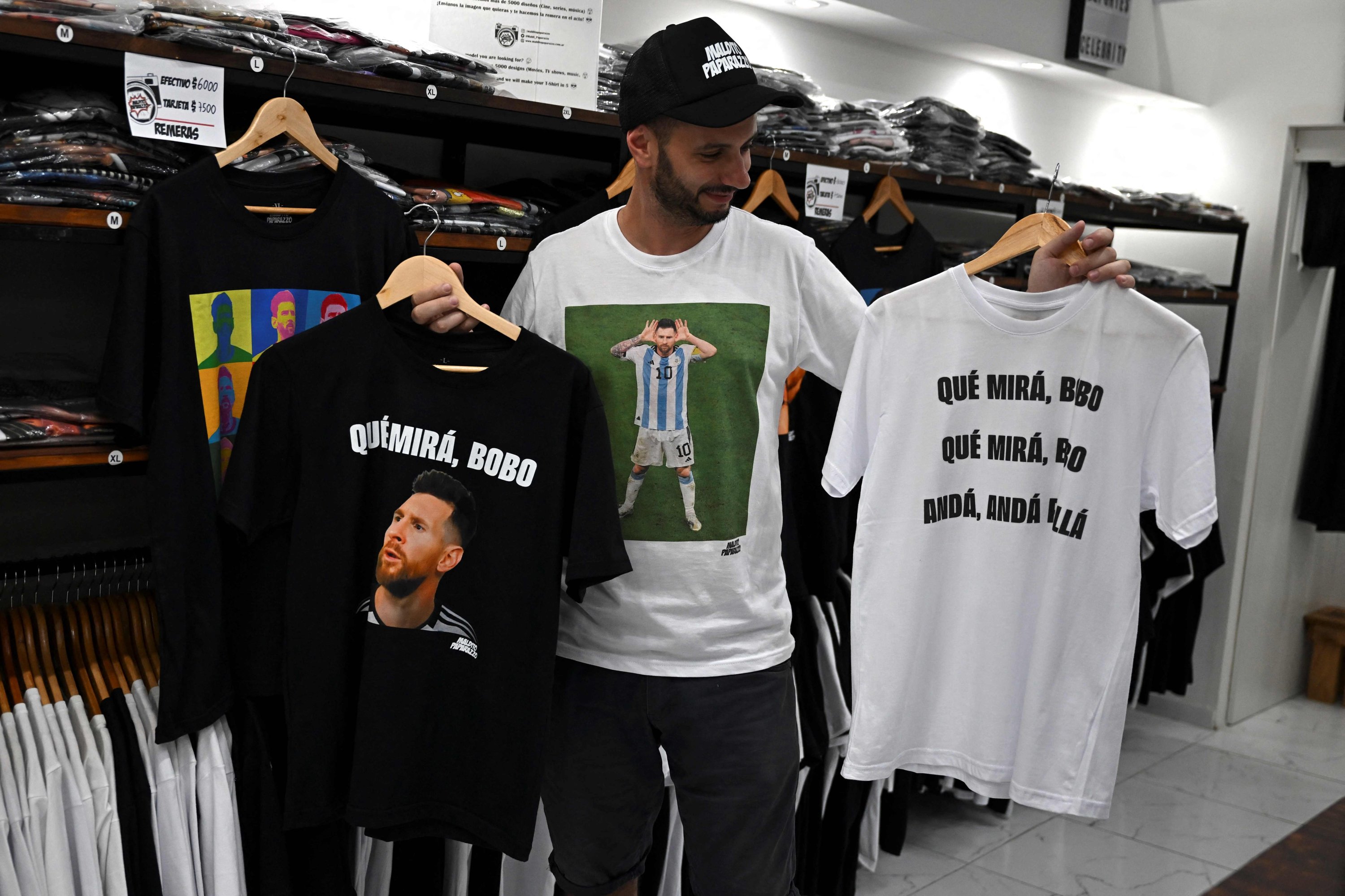 baas artikel Bezwaar Messi's 'Que miras bobo?' taunt merch takes Argentina by storm | Daily Sabah