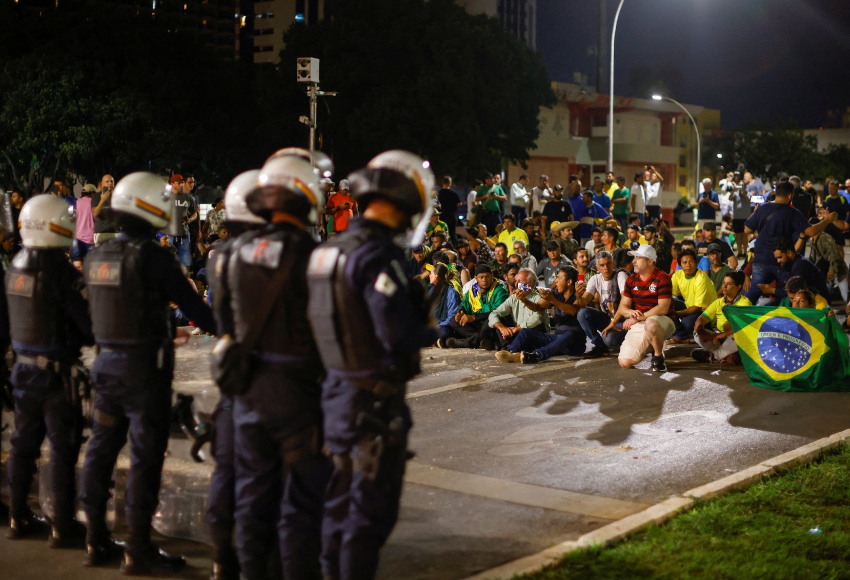 Bolsonaro Supporters Attack Police Headquarters In Brazilian Capital ...