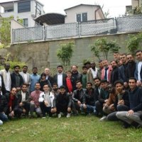 Yedirenk International Student Association Bünyamin Göl (C) poses for a picture with international students in a get-together organized by Yedirenk, Sakarya, Türkiye. (Photo courtesy Yedirenk)