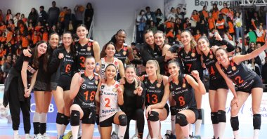 Eczacıbaşı Dynavit women&#039;s volleyball team pose for photo before the FIVB Club World Championship, Antalya, Türkiye. (AA Photo)