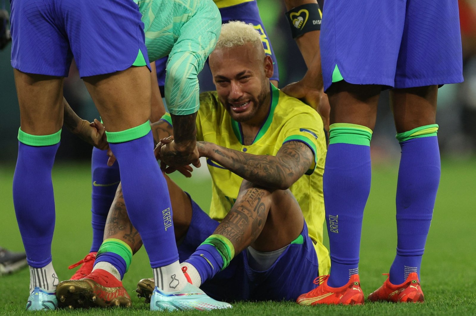 Brazil&#039;s forward Neymar cries after his team lost the Qatar 2022 World Cup quarterfinal football match between Croatia and Brazil at Education City Stadium, Al-Rayyan, Doha, Qatar, Dec. 9, 2022. (AFP Photo)